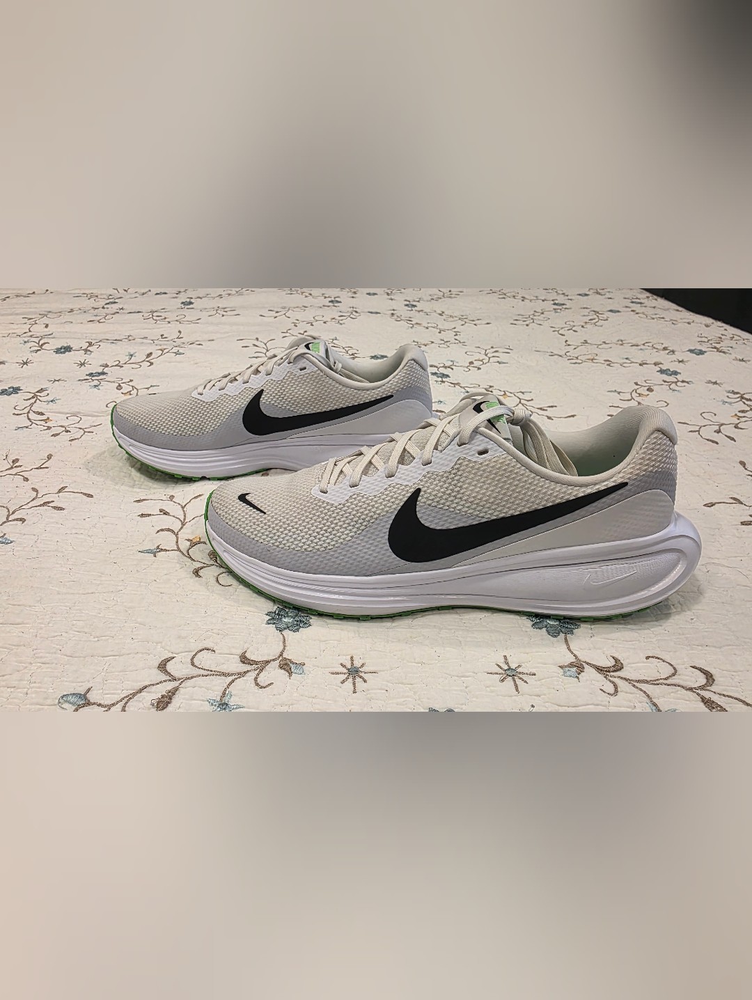 Nike Mens Revolution 8
